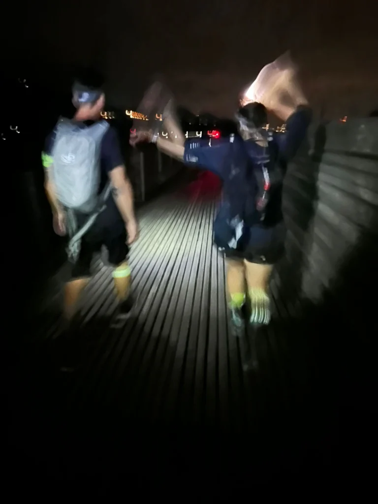 Laufen über den Holzsteg zwischen Rapperswil und Pfäffikon