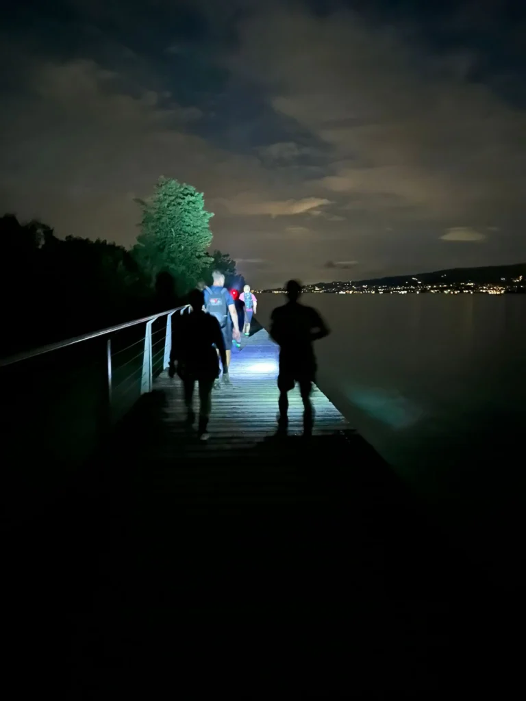 Laufen auf Holzsteg am Zürichsee