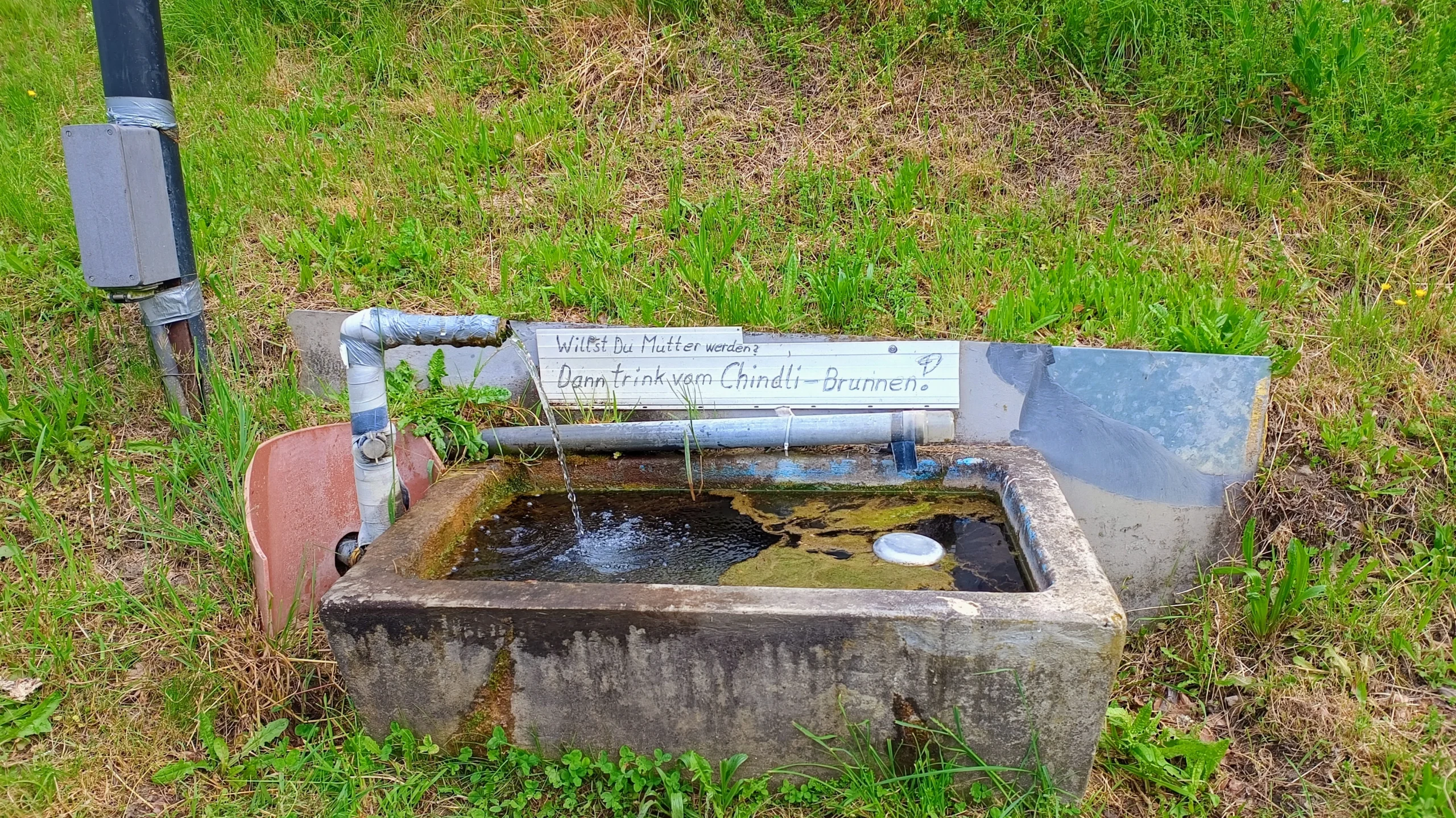 Ein alter Brunnen namens Chindli-Brunnen
